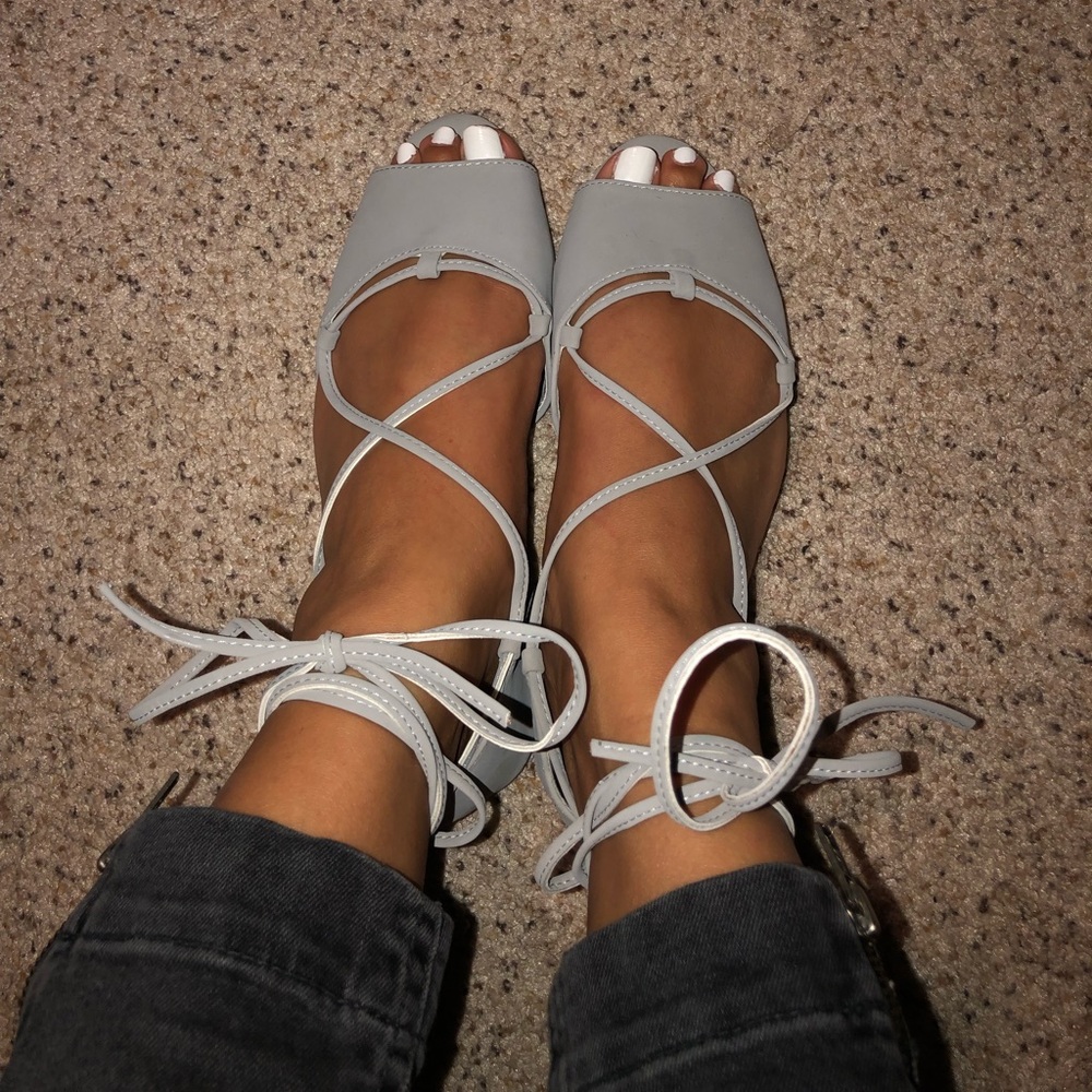 **LIKE NEW*** Stylish Strappy Sandal